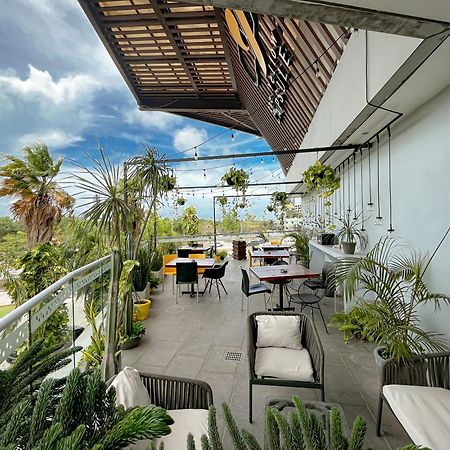 The Yellow Capsule Cancun Close To Airport Ngoại thất bức ảnh