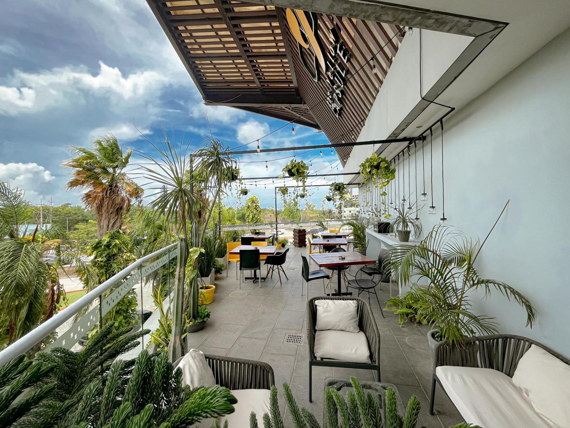 The Yellow Capsule Cancun Close To Airport Ngoại thất bức ảnh