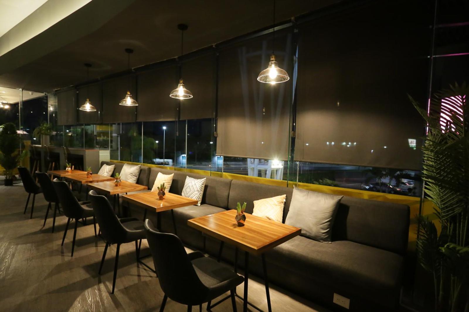 The Yellow Capsule Cancun Close To Airport Ngoại thất bức ảnh