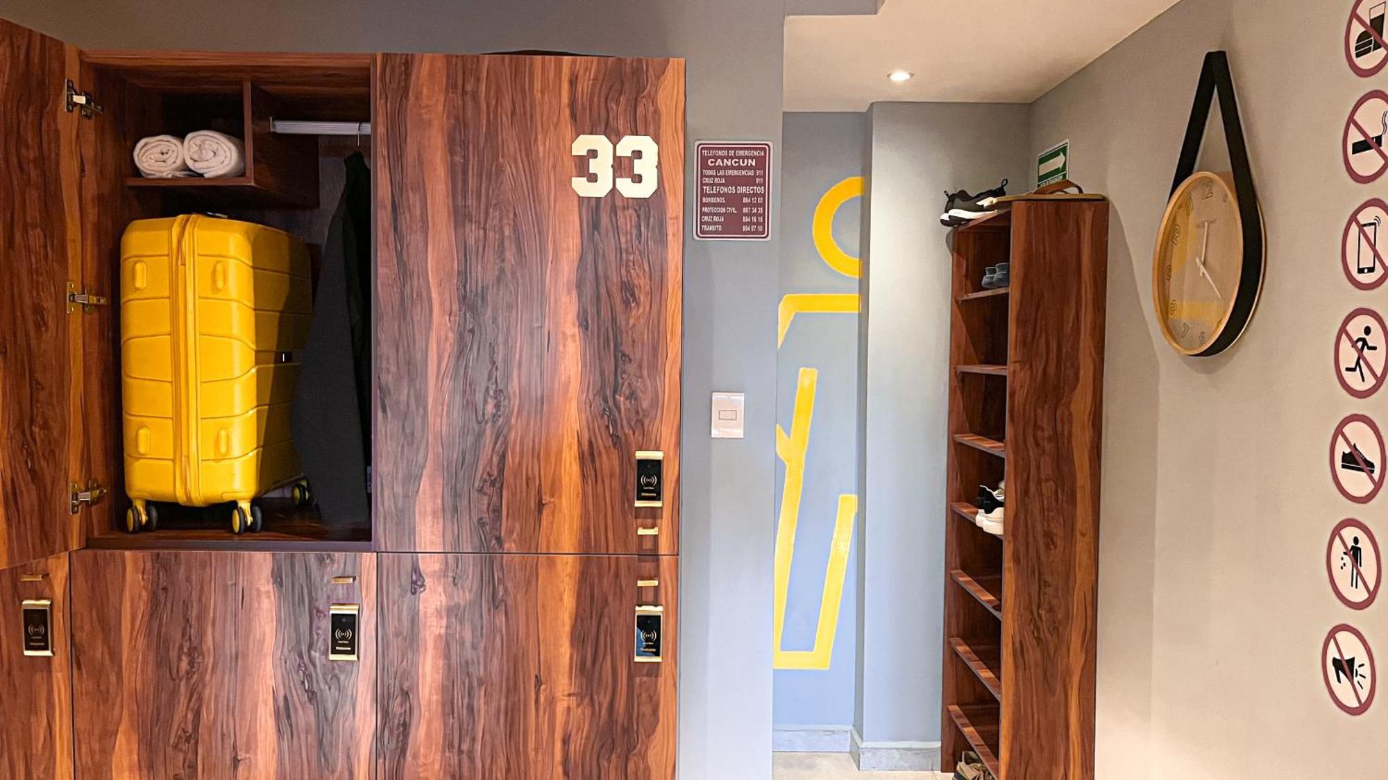 The Yellow Capsule Cancun Close To Airport Ngoại thất bức ảnh