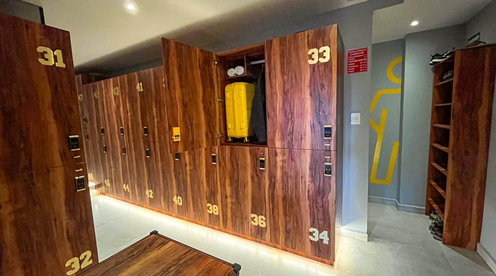 The Yellow Capsule Cancun Close To Airport Ngoại thất bức ảnh