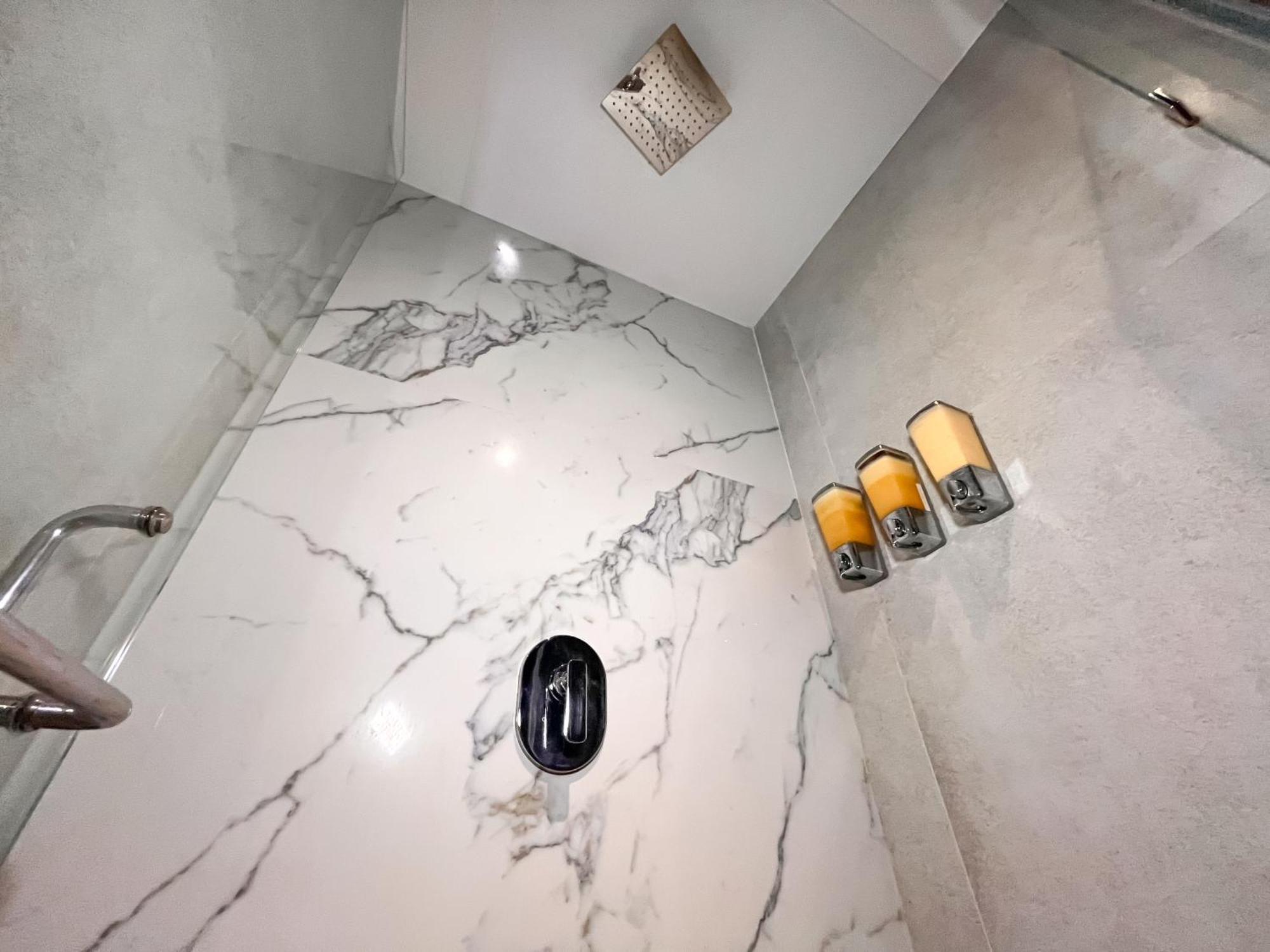 The Yellow Capsule Cancun Close To Airport Ngoại thất bức ảnh